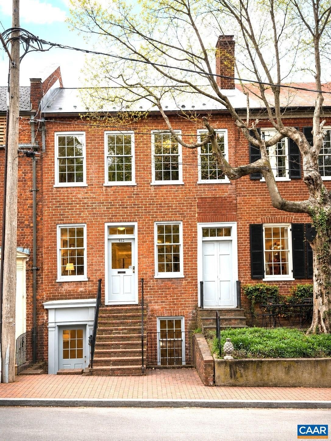 Single Family 2BR 2BA - 412 E JEFFERSON ST, CHARLOTTESVILLE, VA
