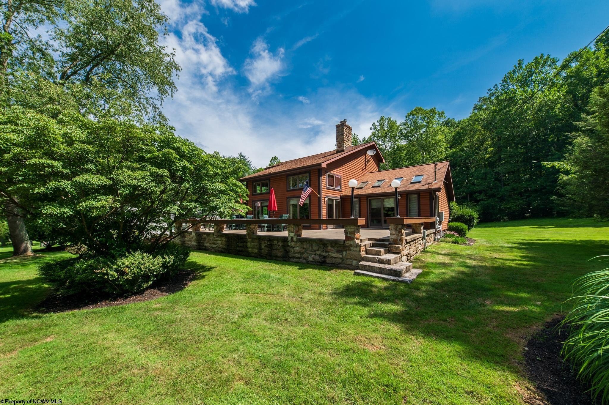 Single Family 3BR 4BA - 102 Country Club Court, Terra Alta, WV