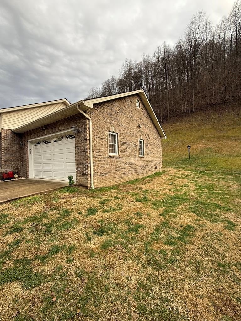 Single Family 3BR 2BA - 414 Hunts Fork, Dana, KY