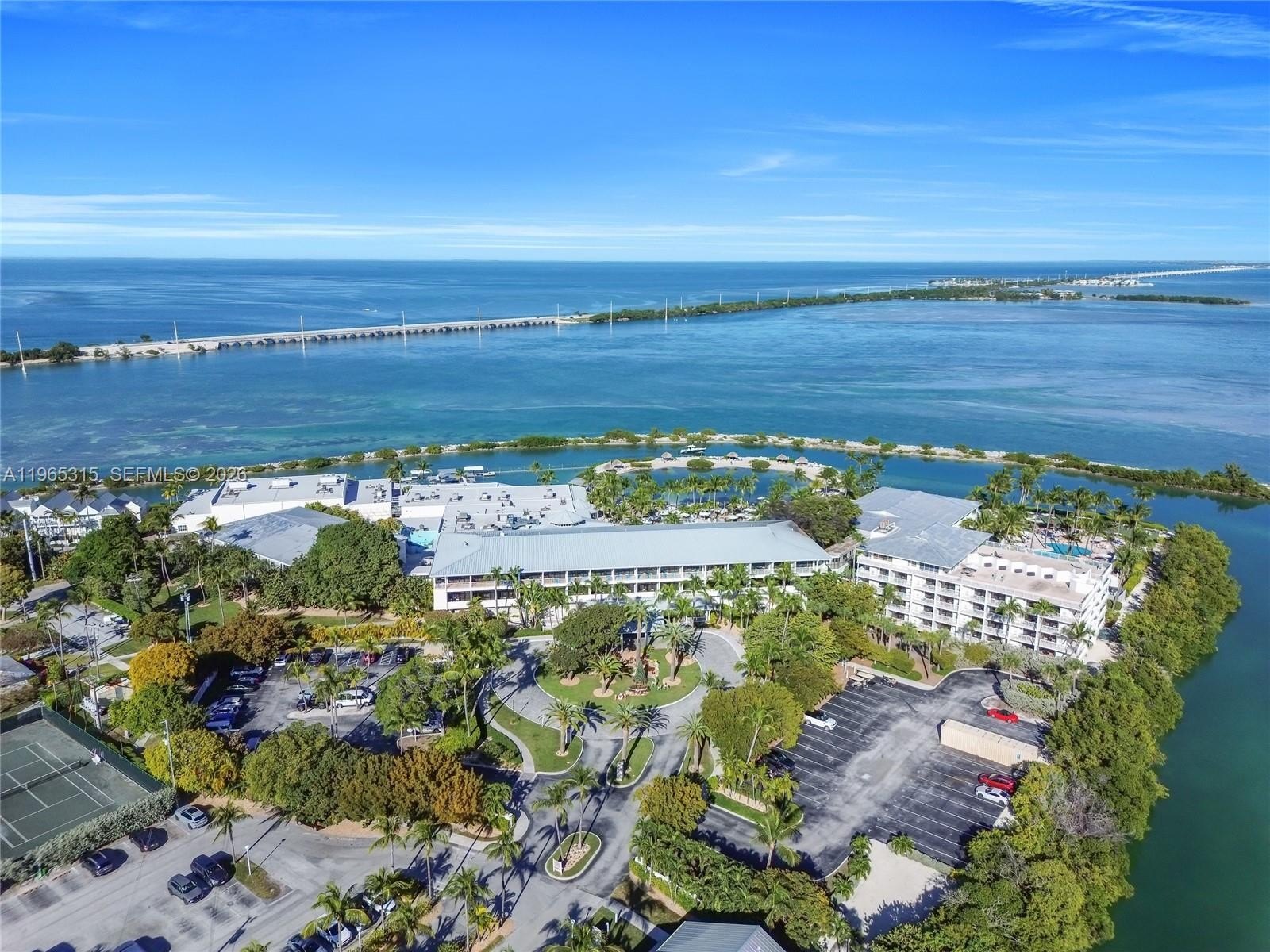 Single Family 2BR 3BA - 7026 Harbor Village Dr, Duck, FL