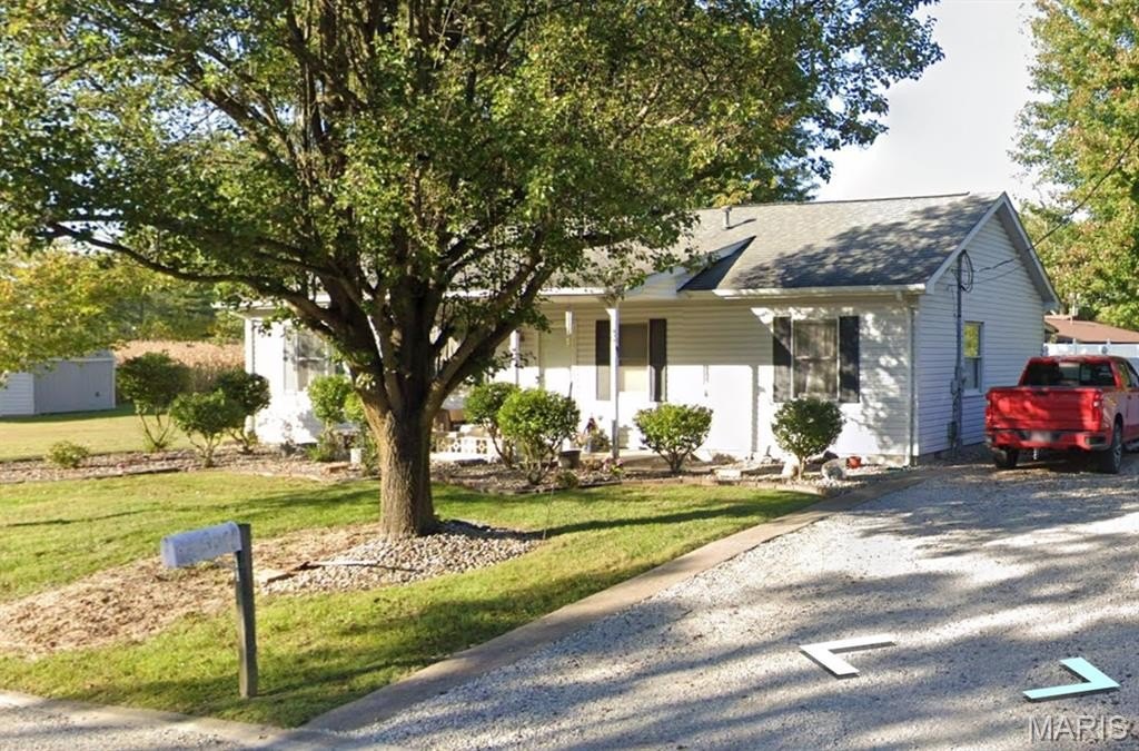 Single Family 4BR 2BA - 1115 Priscilla Court, New Athens, IL