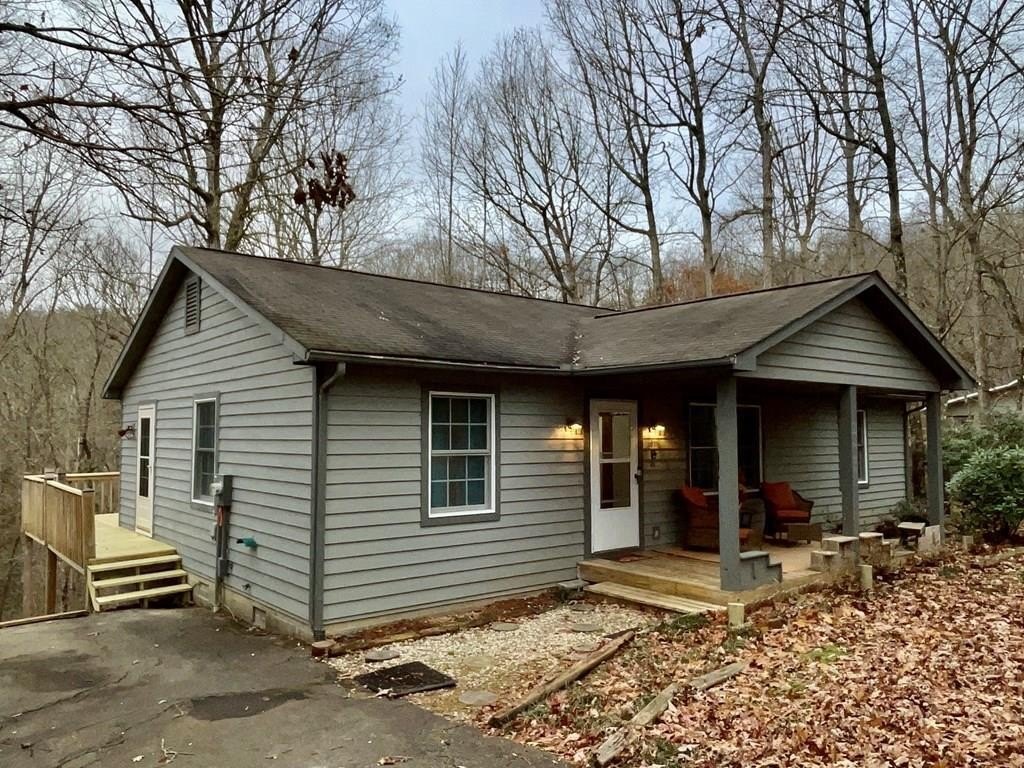 Single Family 3BR 2BA - 31 Longview Drive, Hayesville, NC