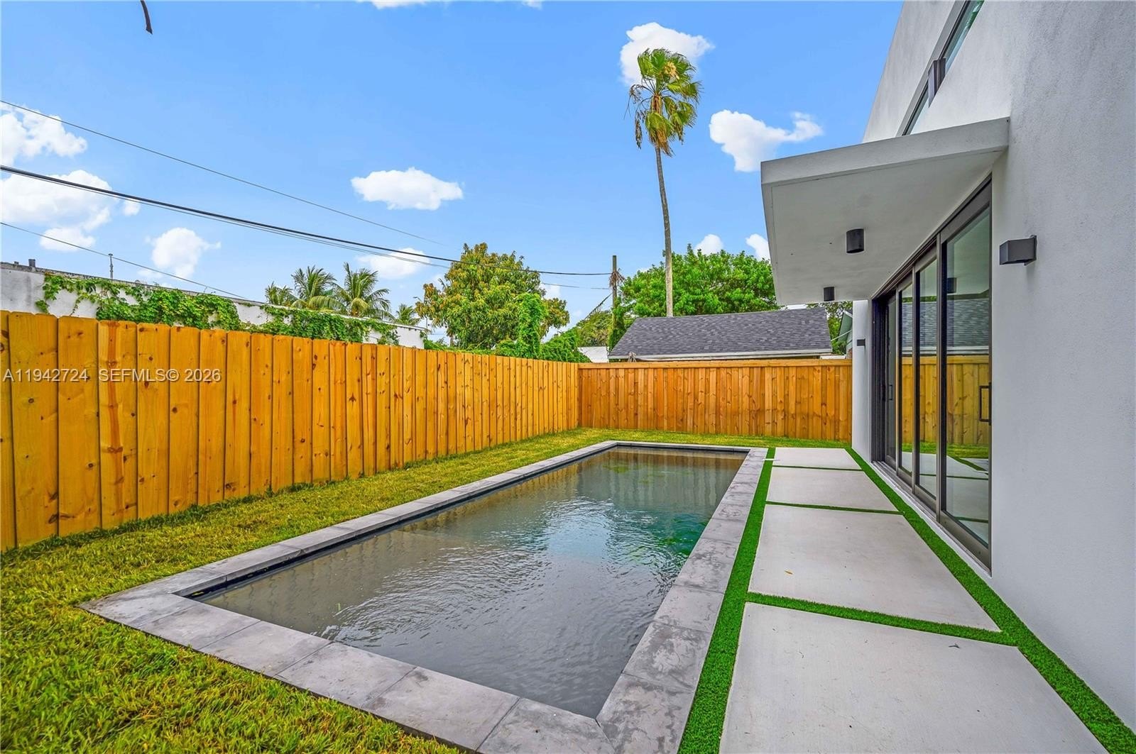 Single Family 3BR 3BA - 326 NW 40th St, Miami, FL