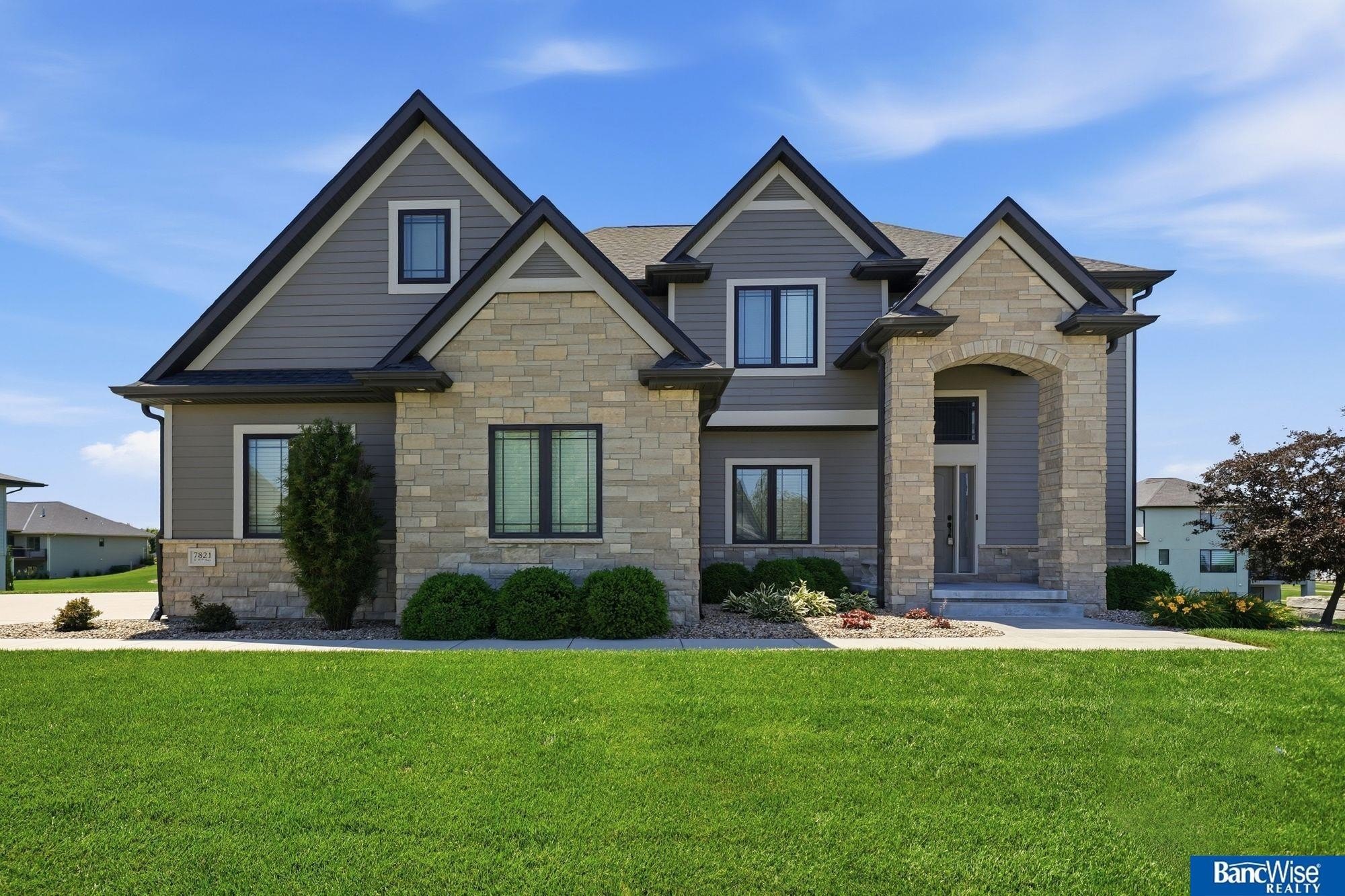 Single Family 7BR 4BA - 7821 S 97th Bay, Lincoln, NE