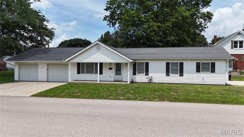 Single Family 2BR 1BA - 405 Veterans Drive, Waterloo, IL