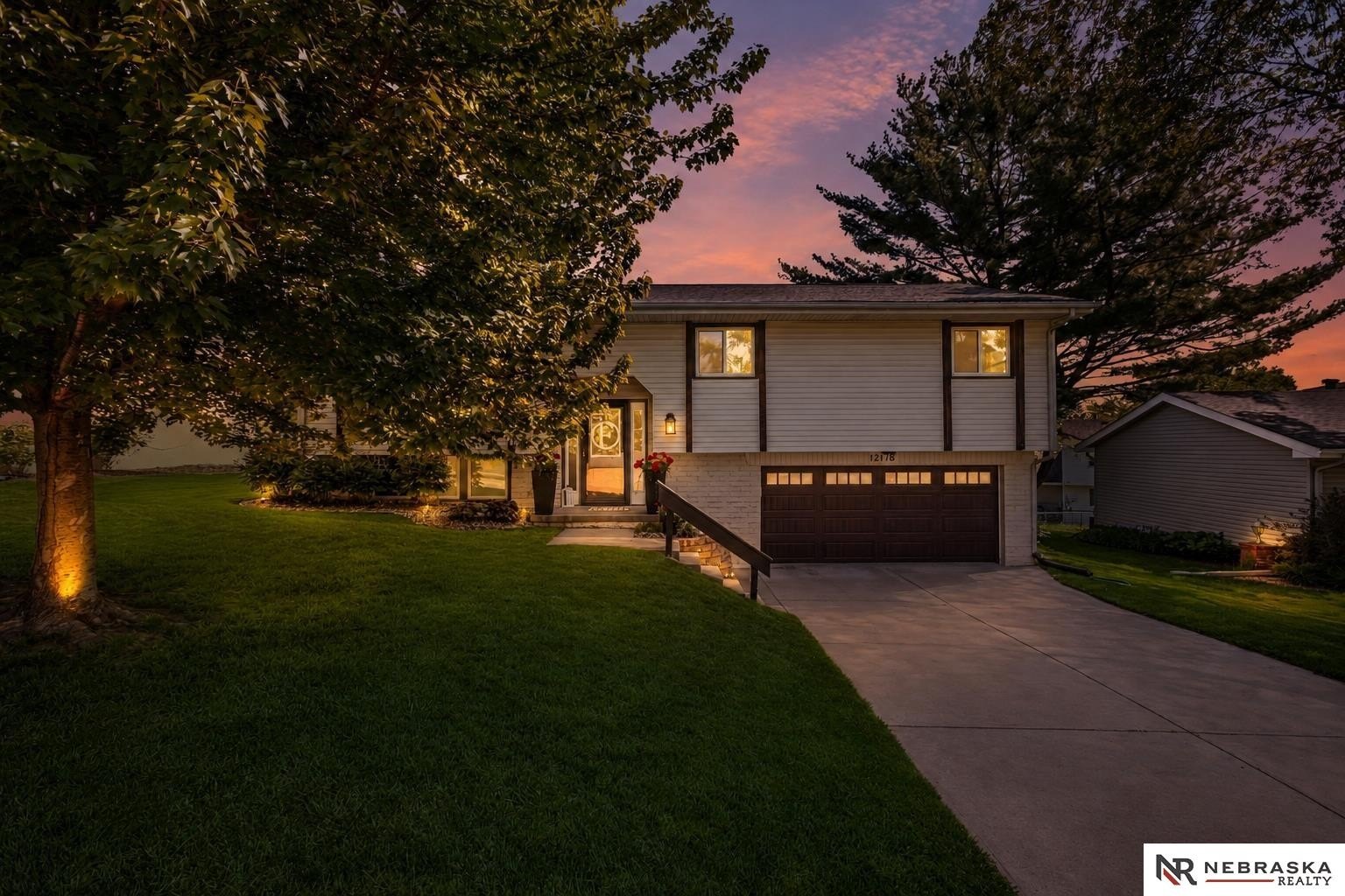 Single Family 3BR 3BA - 12118 Erskine Circle, Omaha, NE