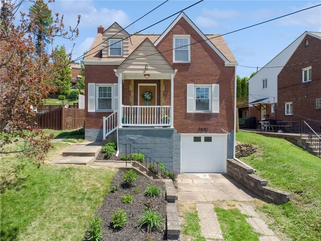 Single Family 2BR 2BA - 3645 W Run Rd, Munhall, PA