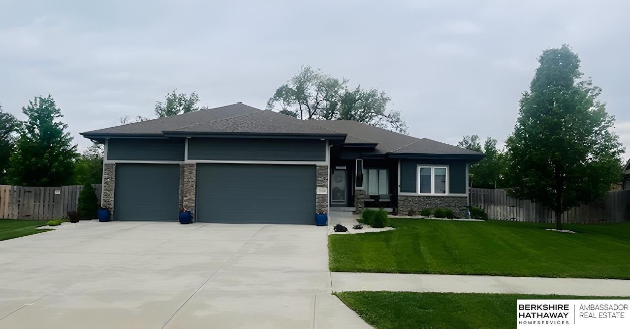 Single Family 4BR 3BA - 2208 N 188th Terrace, Omaha, NE