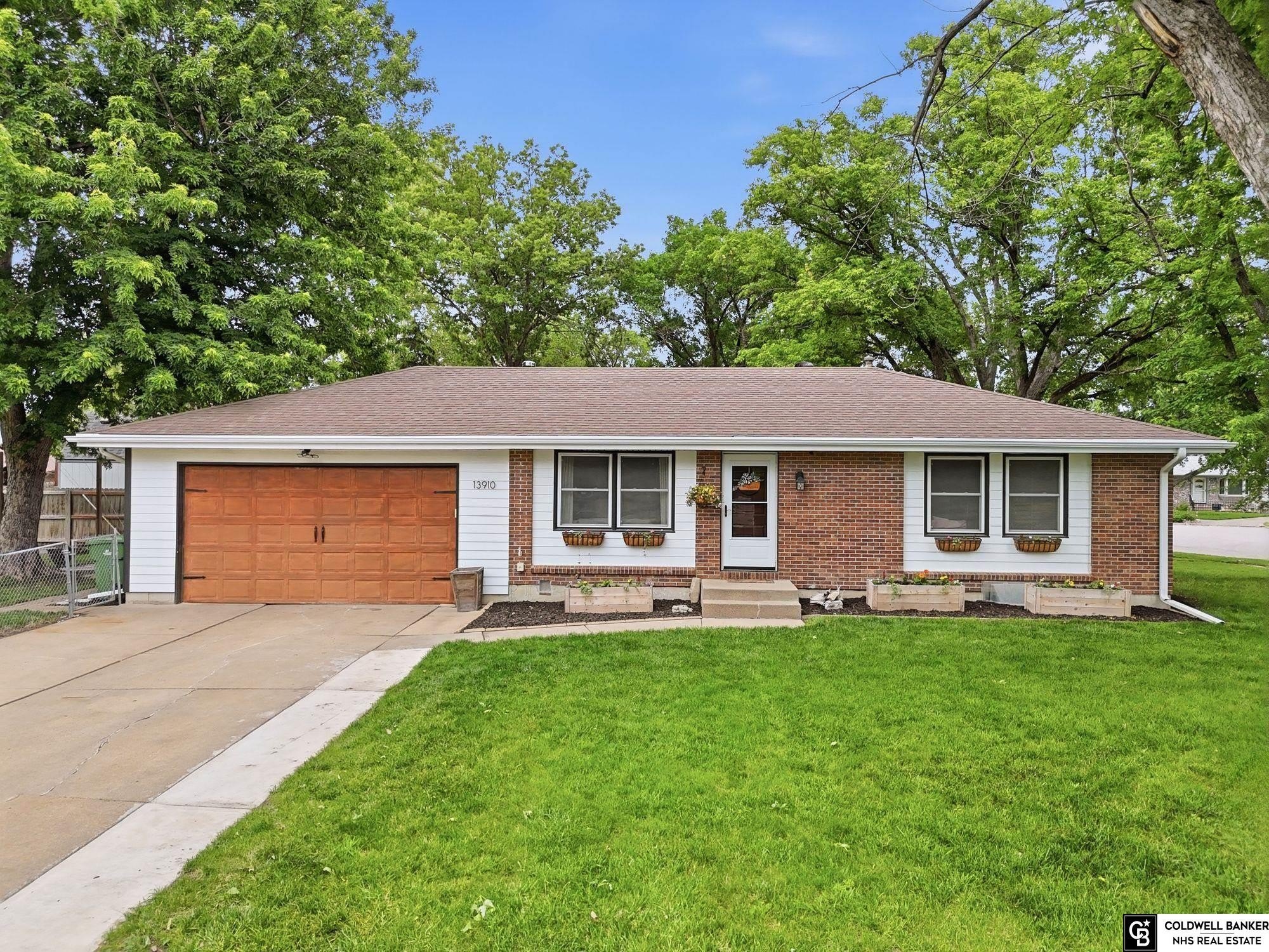 Single Family 3BR 2BA - 13910 Lancashire Street, Waverly, NE