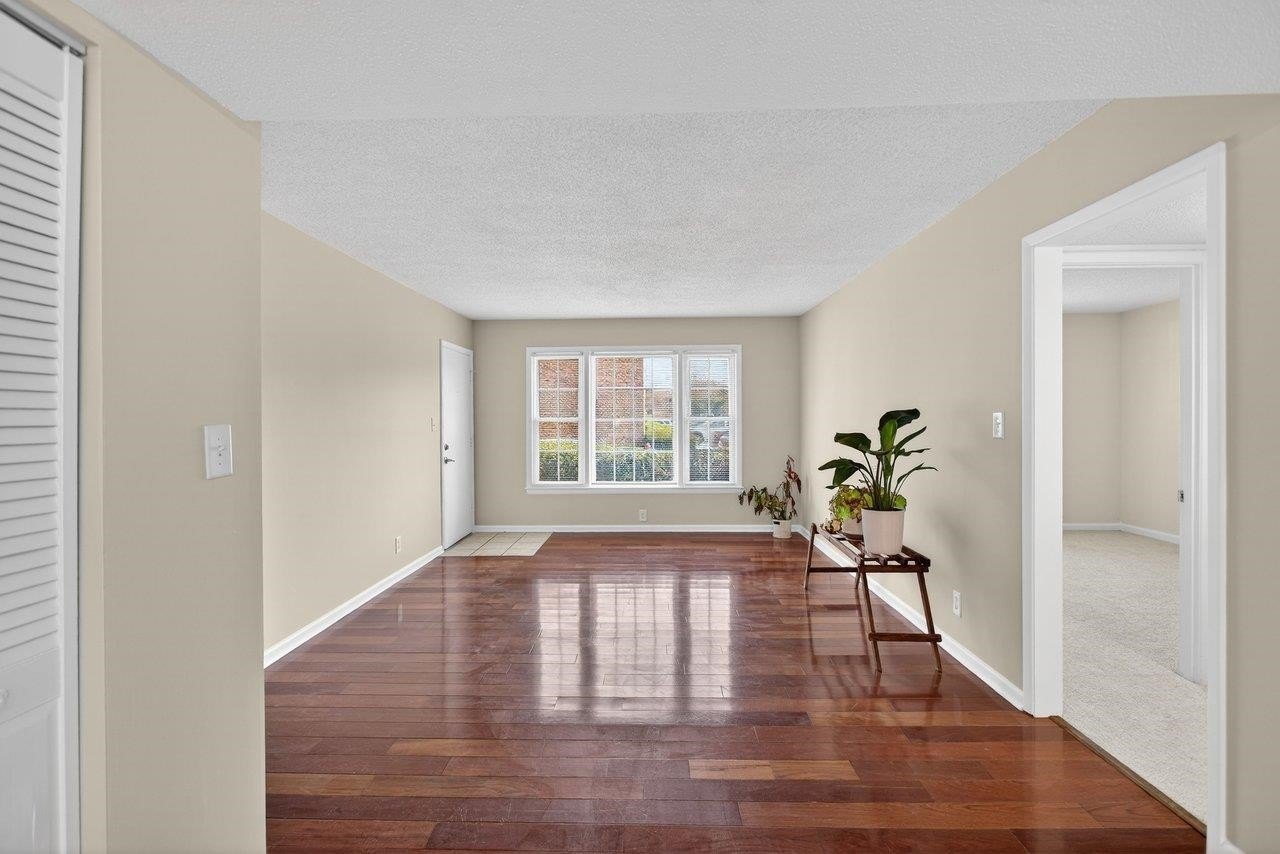 Condo 2BR 1BA - 2527 HYDRAULIC RD, CHARLOTTESVILLE, VA