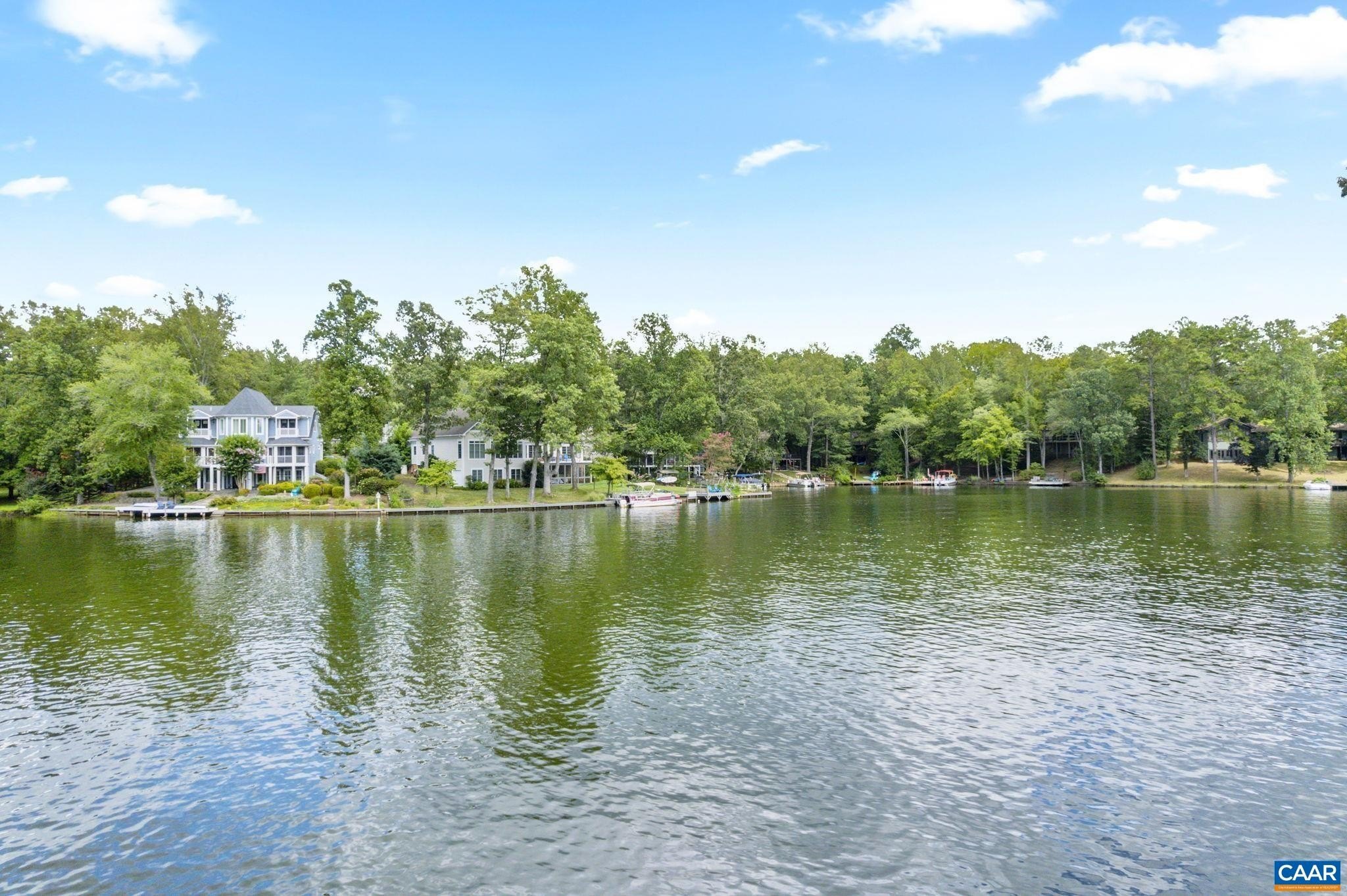 Single Family 5BR 3BA - 4 LAKEVIEW CIR, PALMYRA, VA