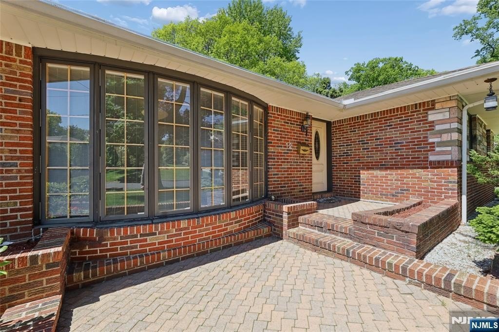 Single Family 4BR 3BA - 12 Beverly Road, Englewood Cliffs, NJ