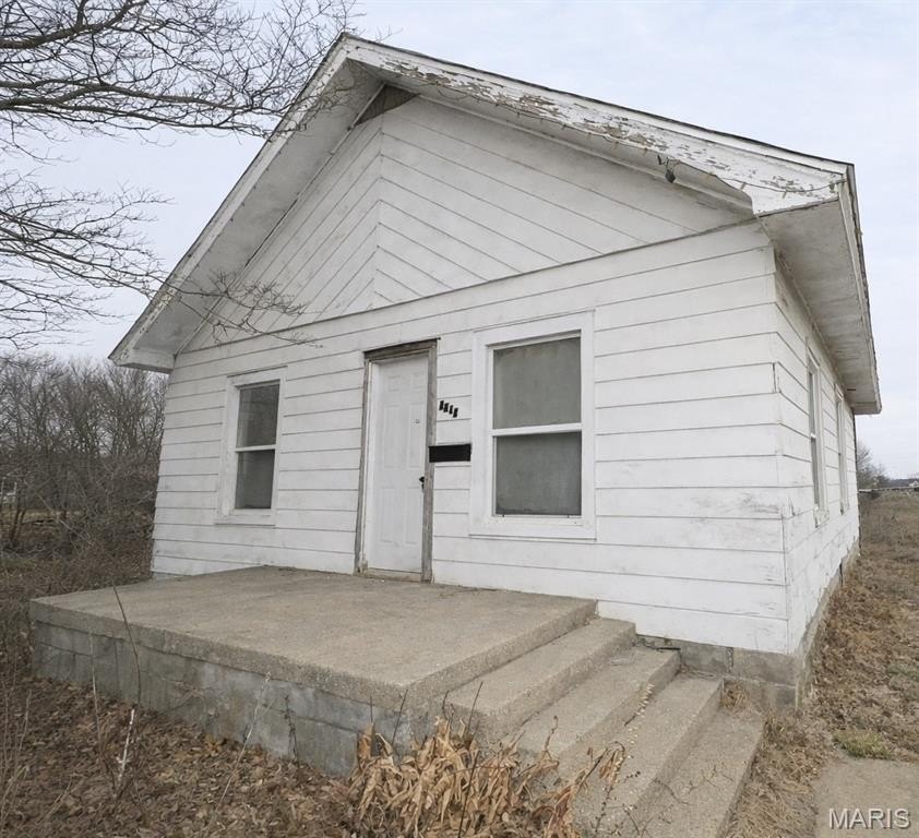 Single Family 2BR 1BA - 1001 N Poplar Street, Centralia, IL