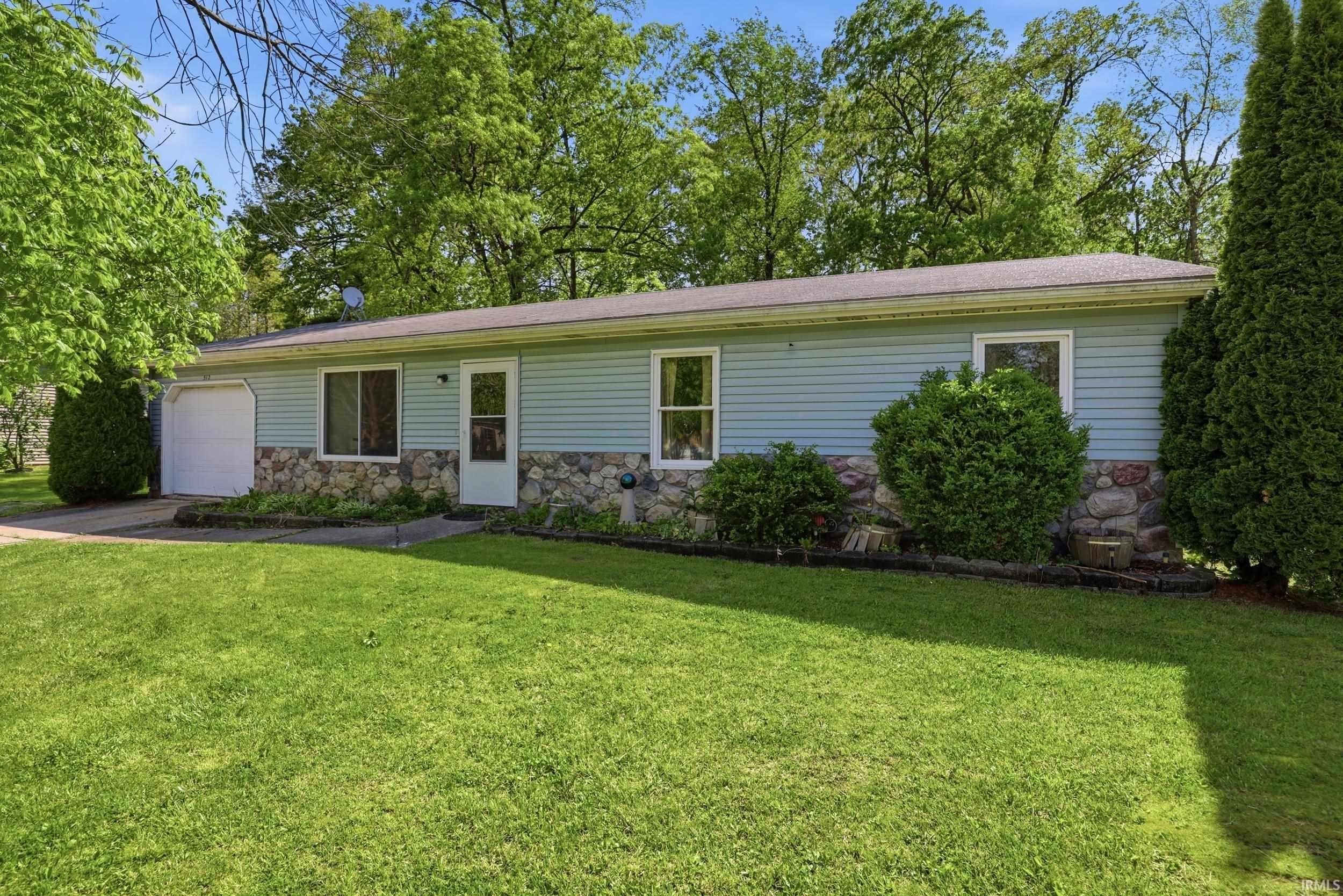 Single Family 3BR 1BA - 512 N McKinley Street, Angola, IN