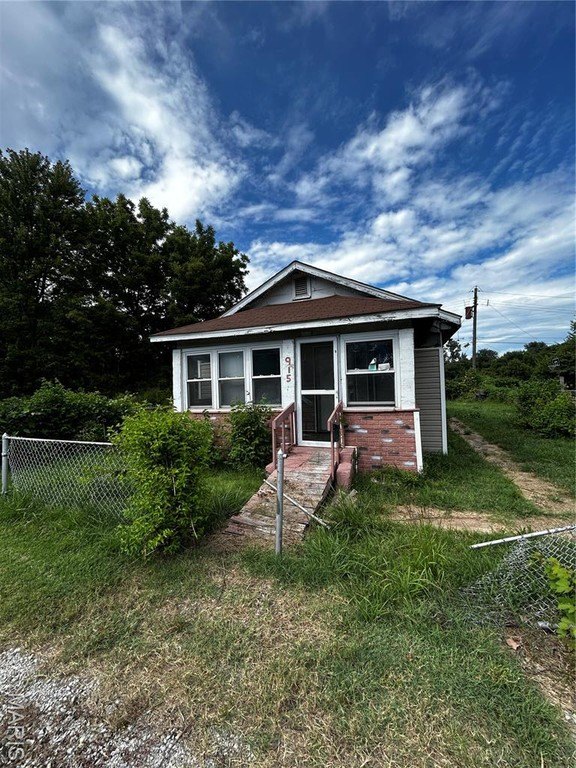 Single Family 2BR 1BA - 915 Sycamore Street, East St Louis, IL