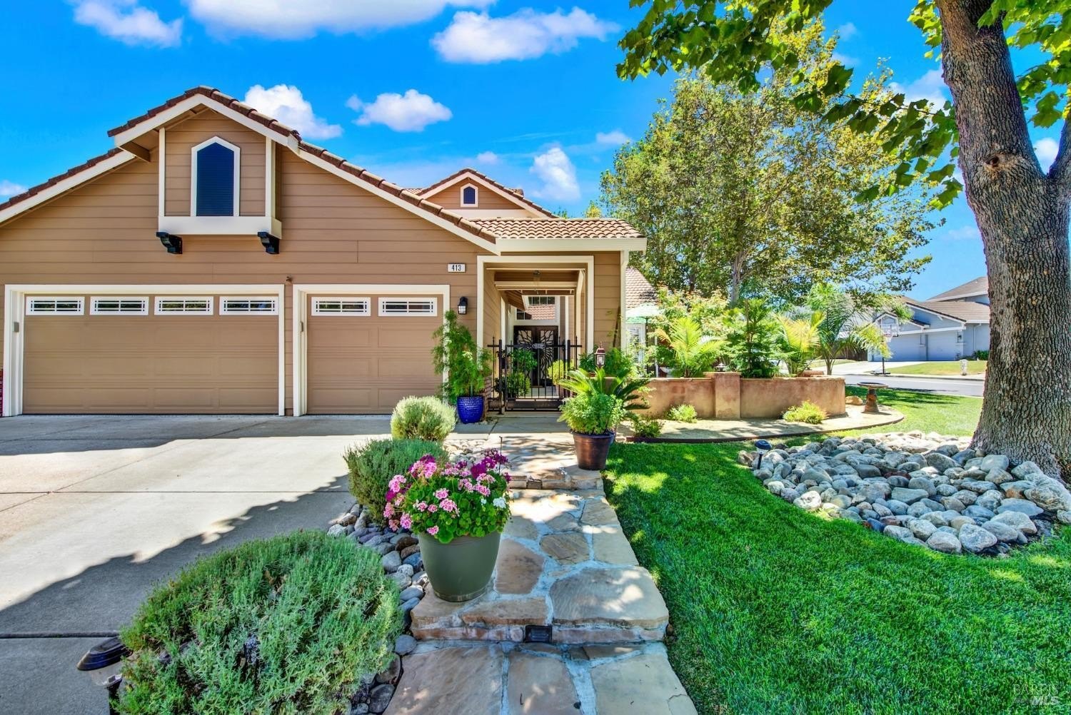 Single Family 5BR 3BA - 413 Crownpointe Circle, Vacaville, CA