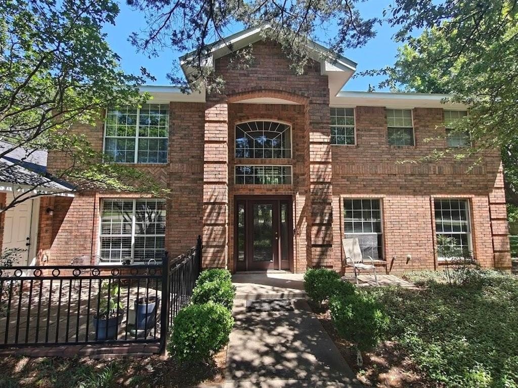 Single Family 4BR 3BA - 5210 Cliff Haven Drive, Dallas, TX