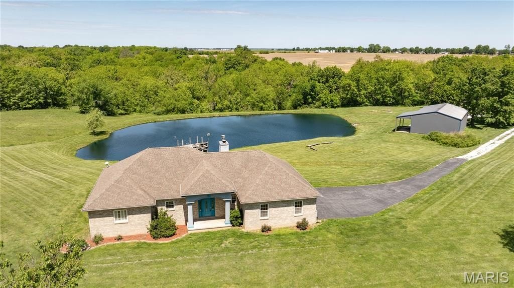 Single Family 2BR 3BA - 21465 Beaty Mound Road, Jerseyville, IL