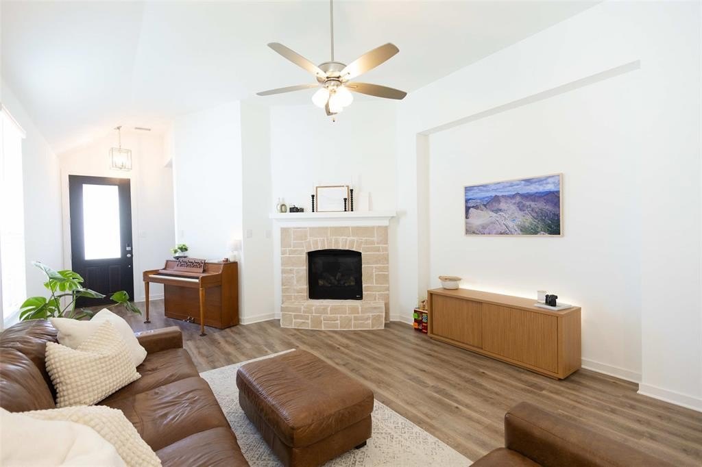 Single Family 3BR 2BA - 3918 Southbend Court, Denison, TX