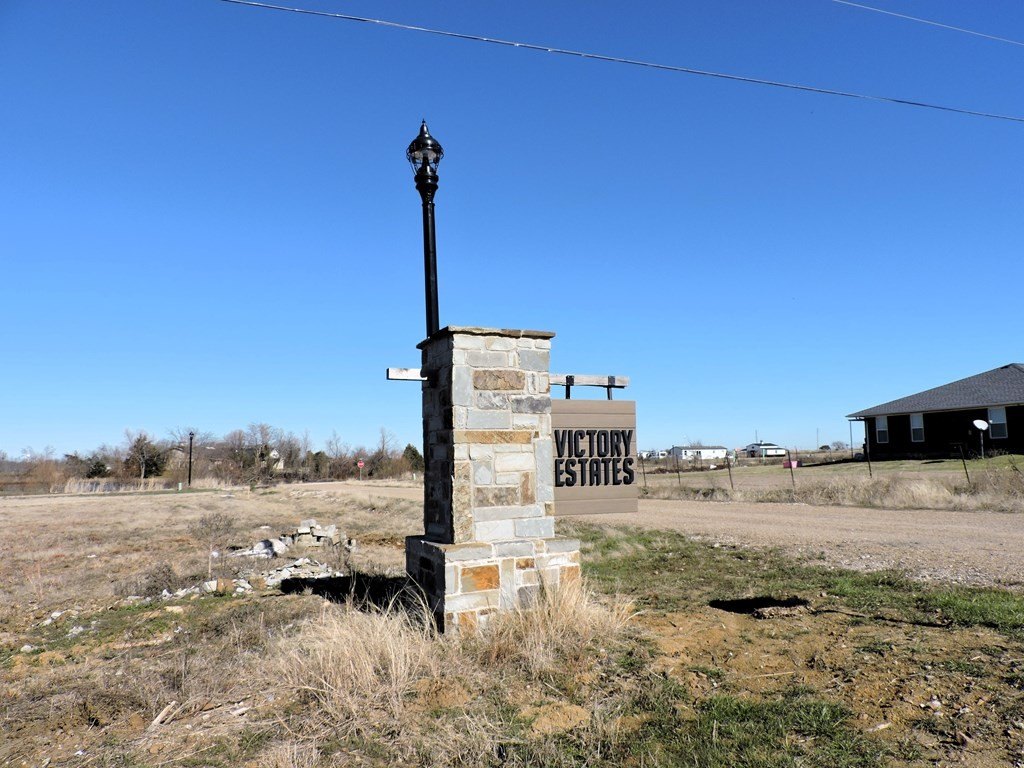 Single Family - 276 Victory Dr, Mabank, TX