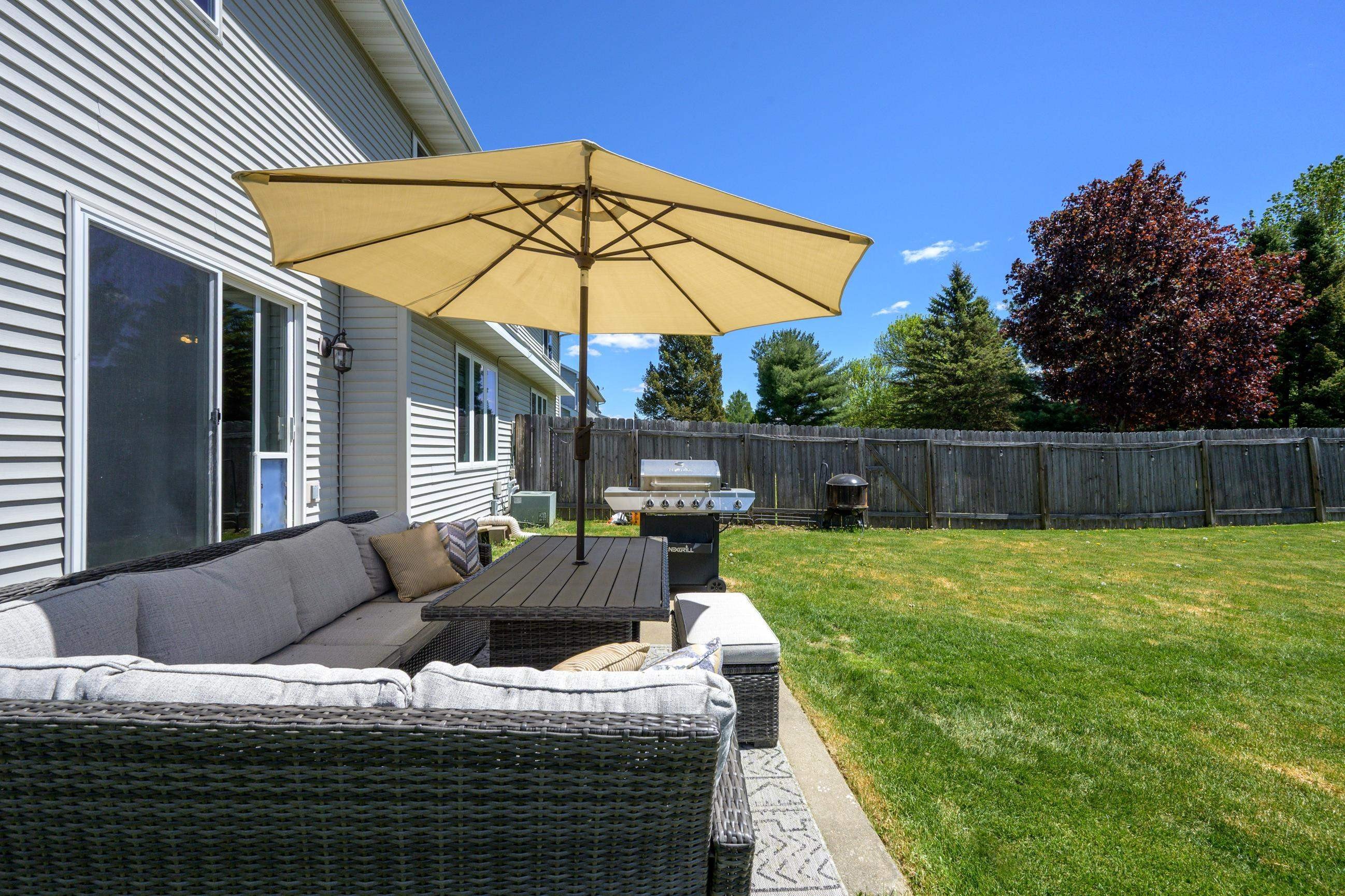 Single Family 3BR 3BA - 310 W Clover Lane, Cottage Grove, WI