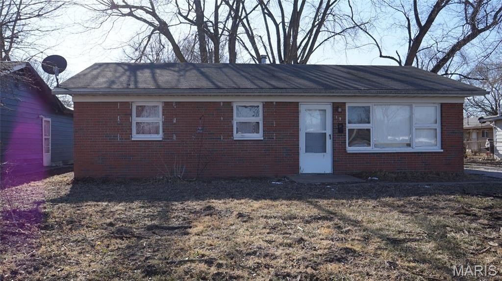 Single Family 3BR 1BA - 17 Hanover Lane, Cahokia, IL