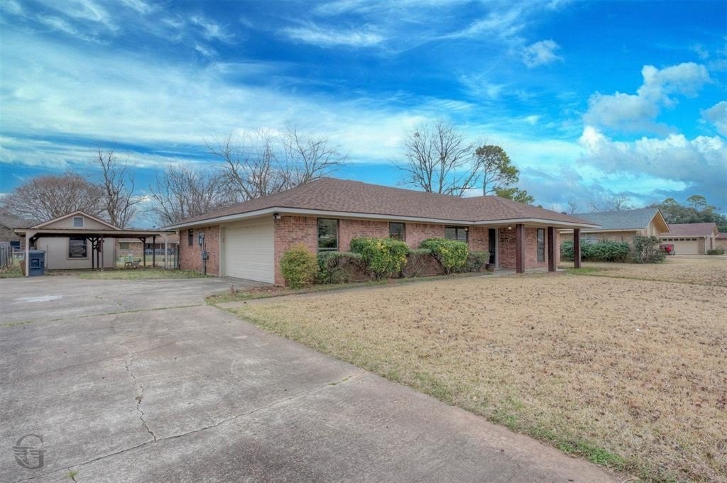 Single Family 3BR 2BA - 310 Lancashire Drive, Bossier City, LA