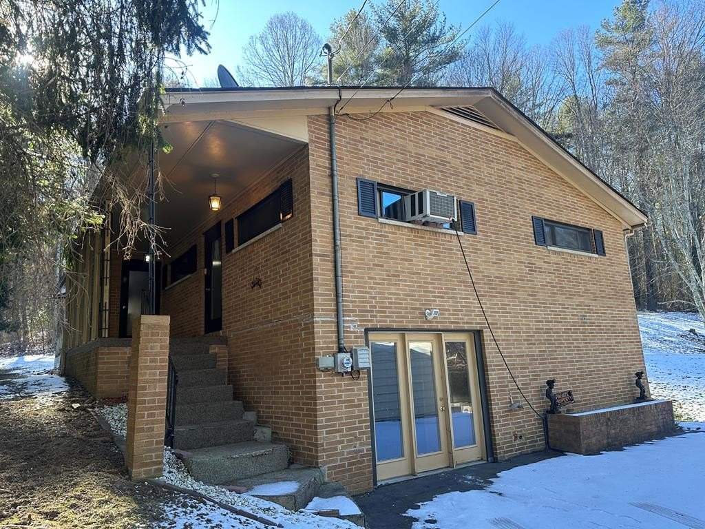 Single Family 3BR 3BA - 200 Wyoming Avenue, BECKLEY, WV
