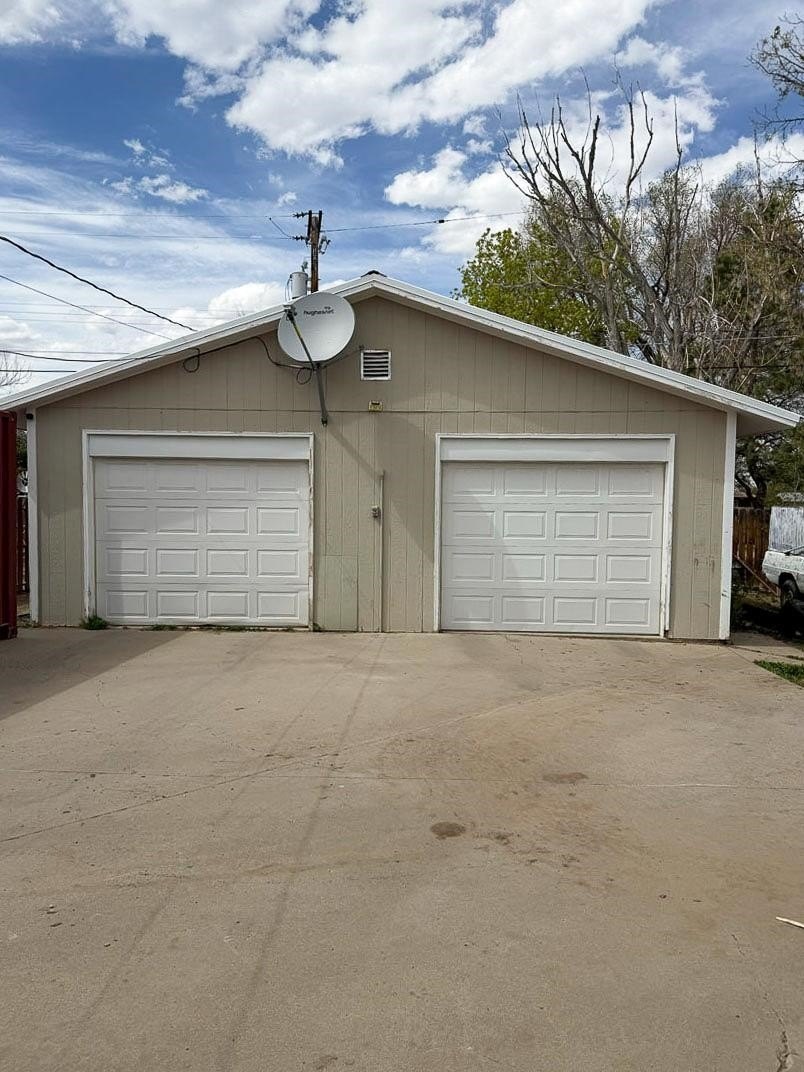 Single Family 5BR 2BA - 839 S 6th, Lander, WY