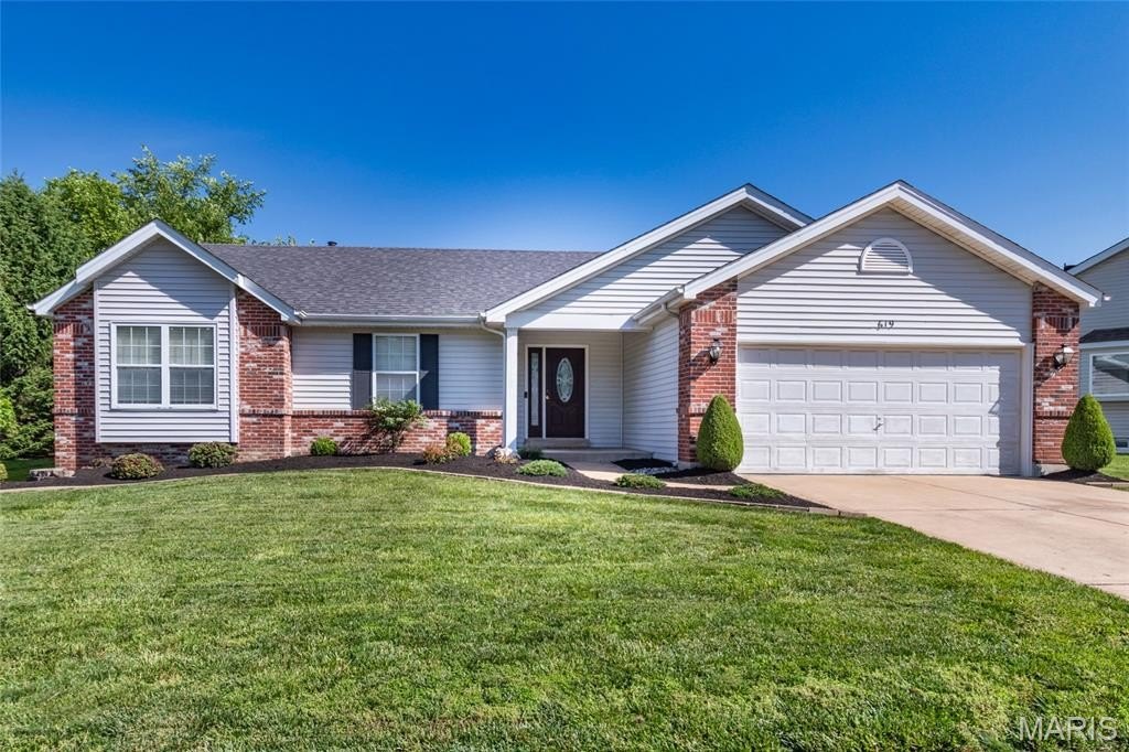 Single Family 3BR 3BA - 619 Green Tree Meadows Drive, Lake St Louis, MO