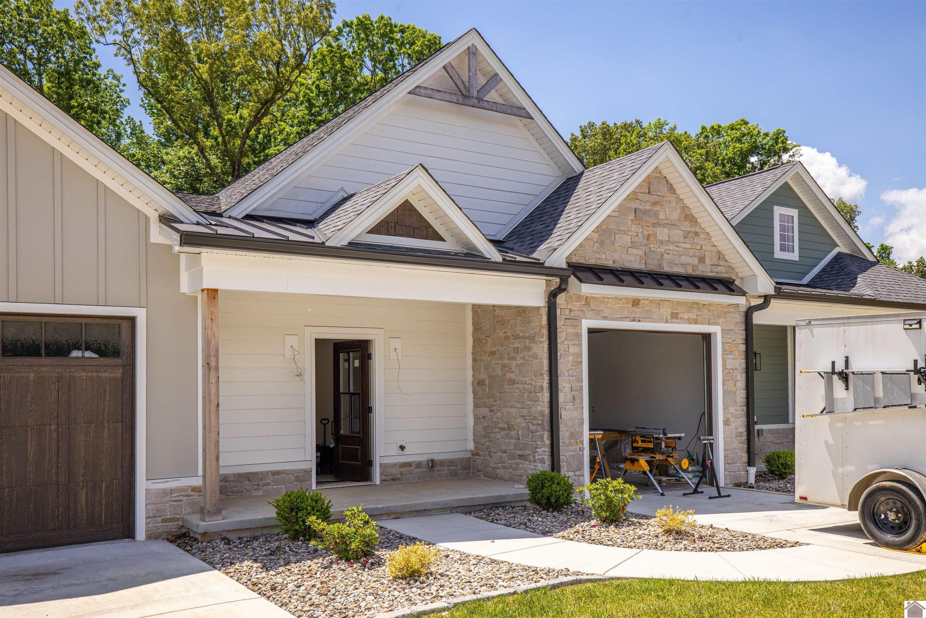 Single Family 3BR 3BA - 757 Eagle Point Drive, Grand Rivers, KY
