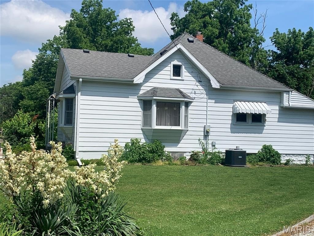 Single Family 2BR 1BA - 638 E Ford Avenue, Witt, IL