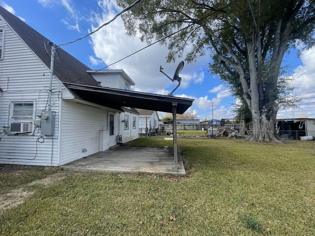 1611 Azalea Dr  