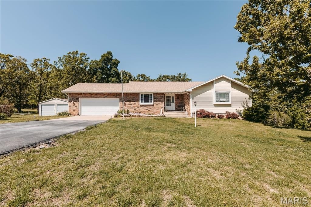 Single Family 4BR 3BA - 26225 Rambling Lane, Richland, MO