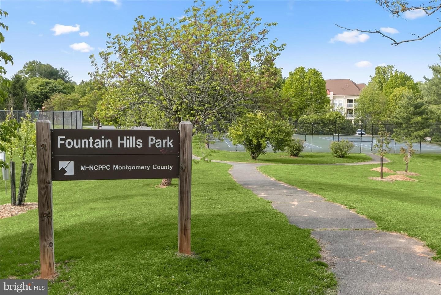 Single Family 3BR 3BA - 13523 HAMLET SQUARE CT, GERMANTOWN, MD