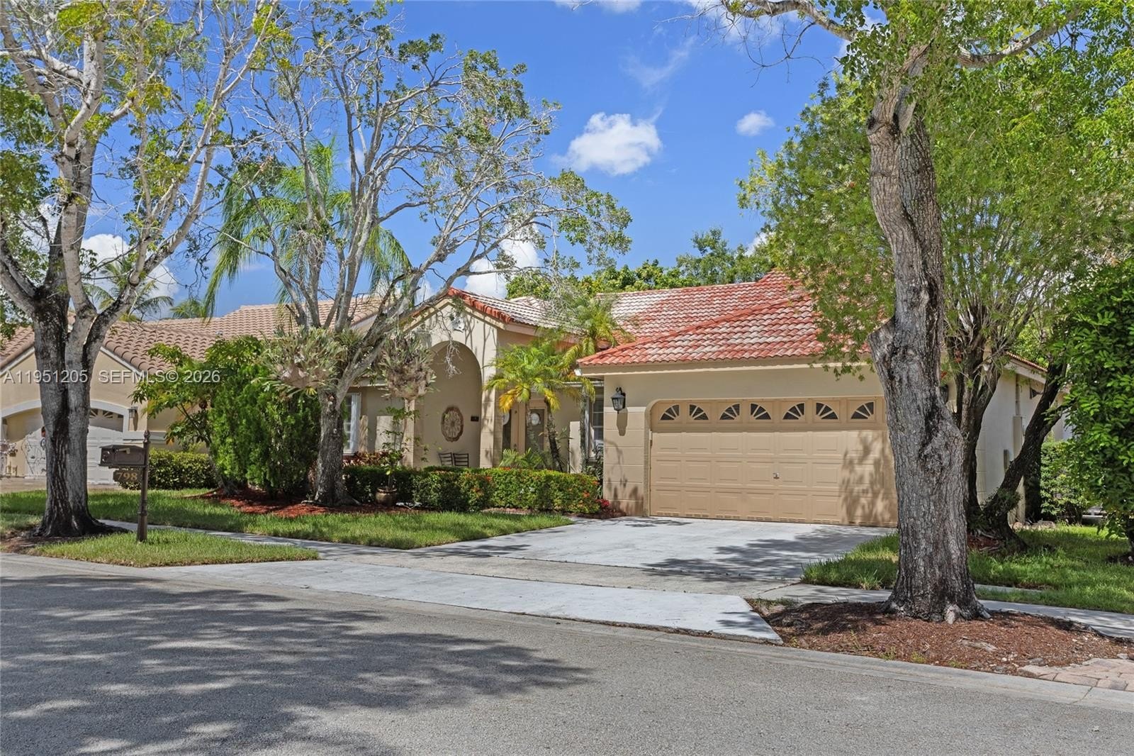 Single Family 4BR 3BA - 798 Verona Lake Dr, Weston, FL
