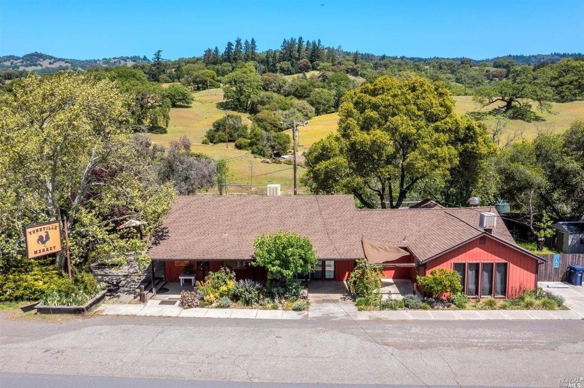 Single Family 2BR 2BA - 26651 Hwy 128, Yorkville, CA