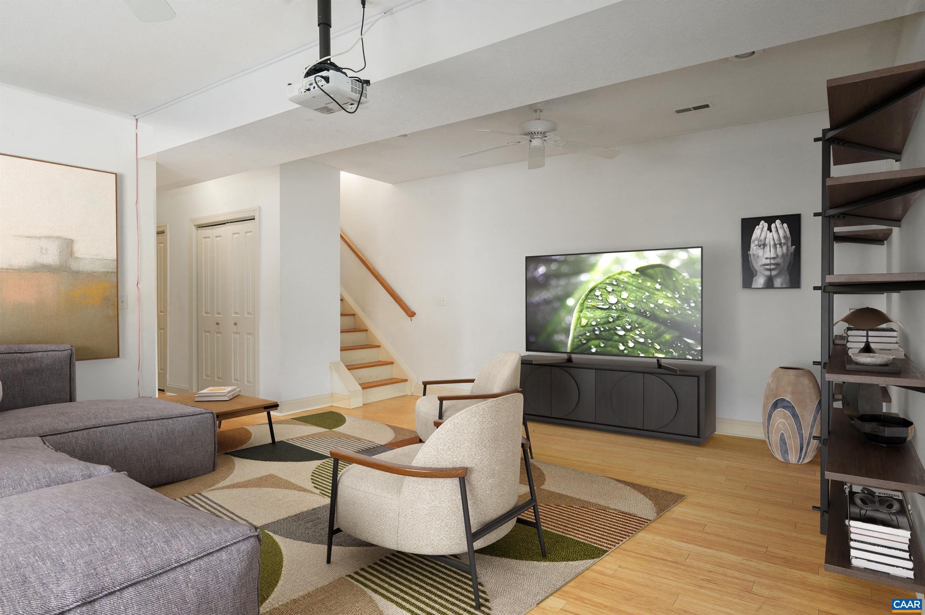 Single Family 4BR 4BA - 908 ELLIOTT AVE, CHARLOTTESVILLE, VA