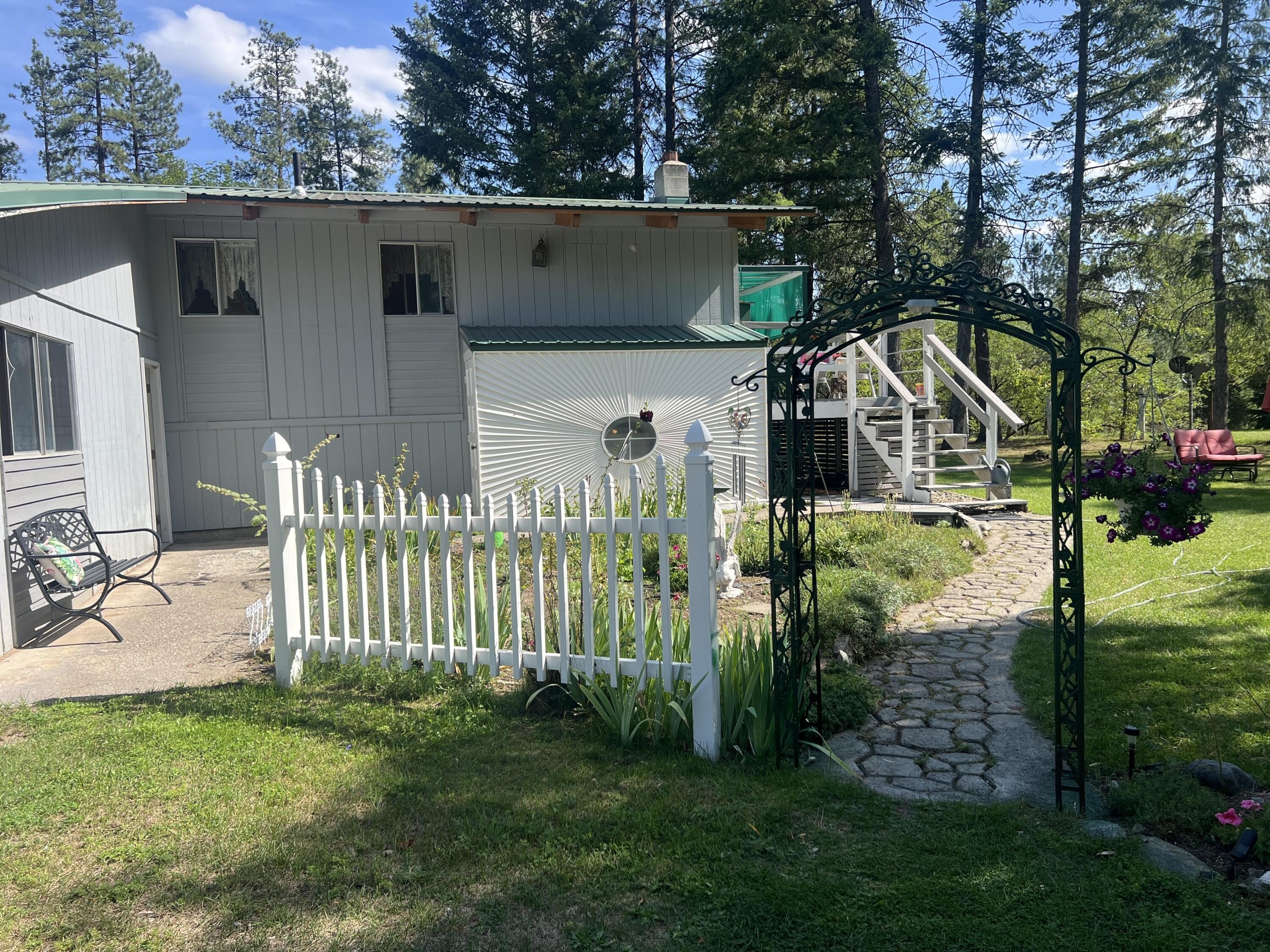 Single Family 3BR 2BA - 47 STECKER RD, LAURIER, WA