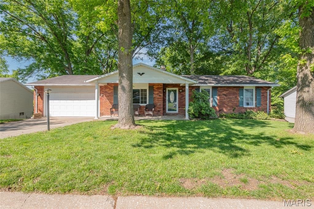Single Family 4BR 3BA - 5 Beatrice Court, East Alton, IL