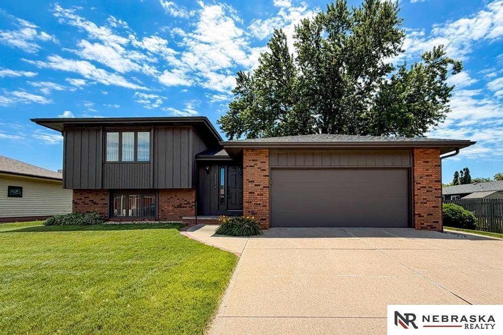 Single Family 3BR 4BA - 2217 Gaeth Avenue, Fremont, NE