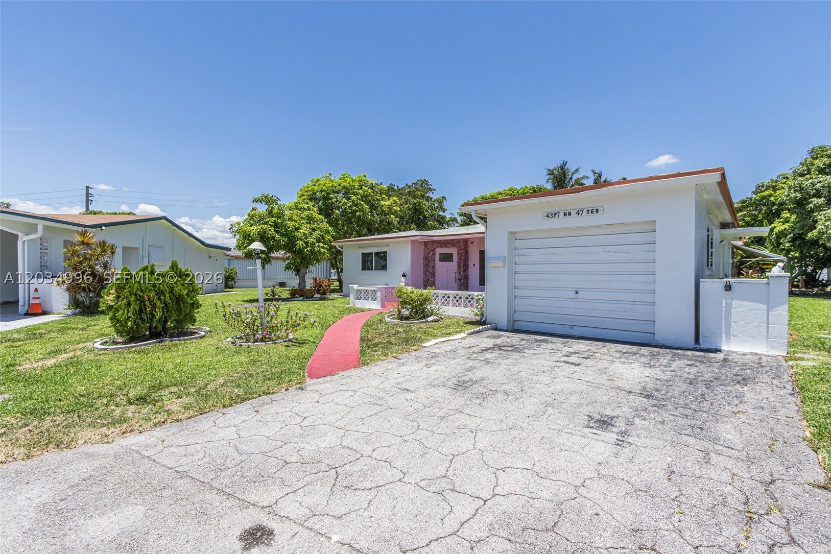 Single Family 2BR 2BA - 4397 NW 47th Ter, Lauderdale Lakes, FL