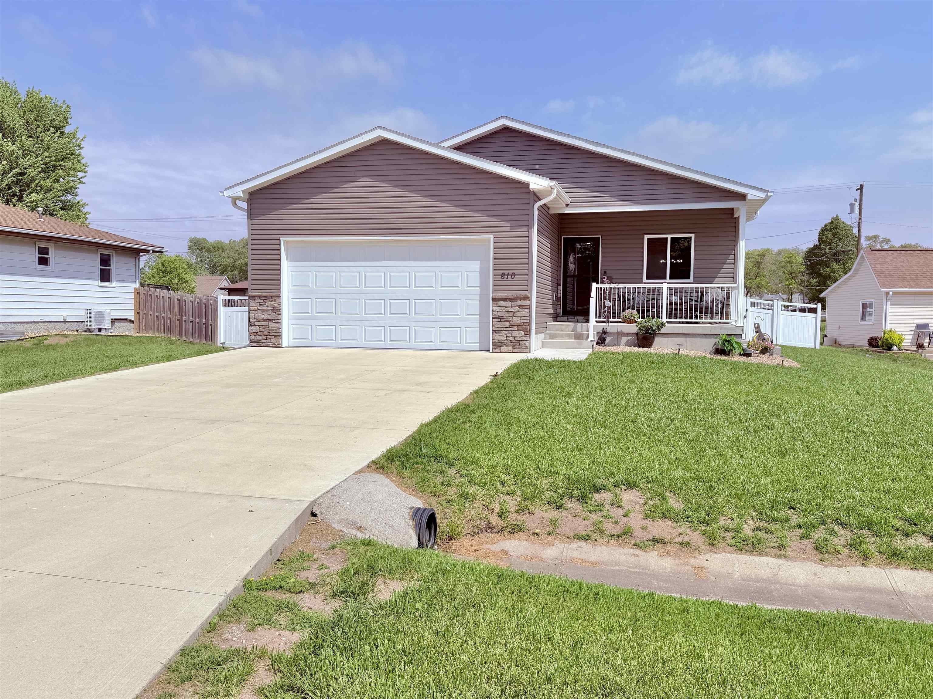 Single Family 5BR 3BA - 810 9th Street, Duncan, NE