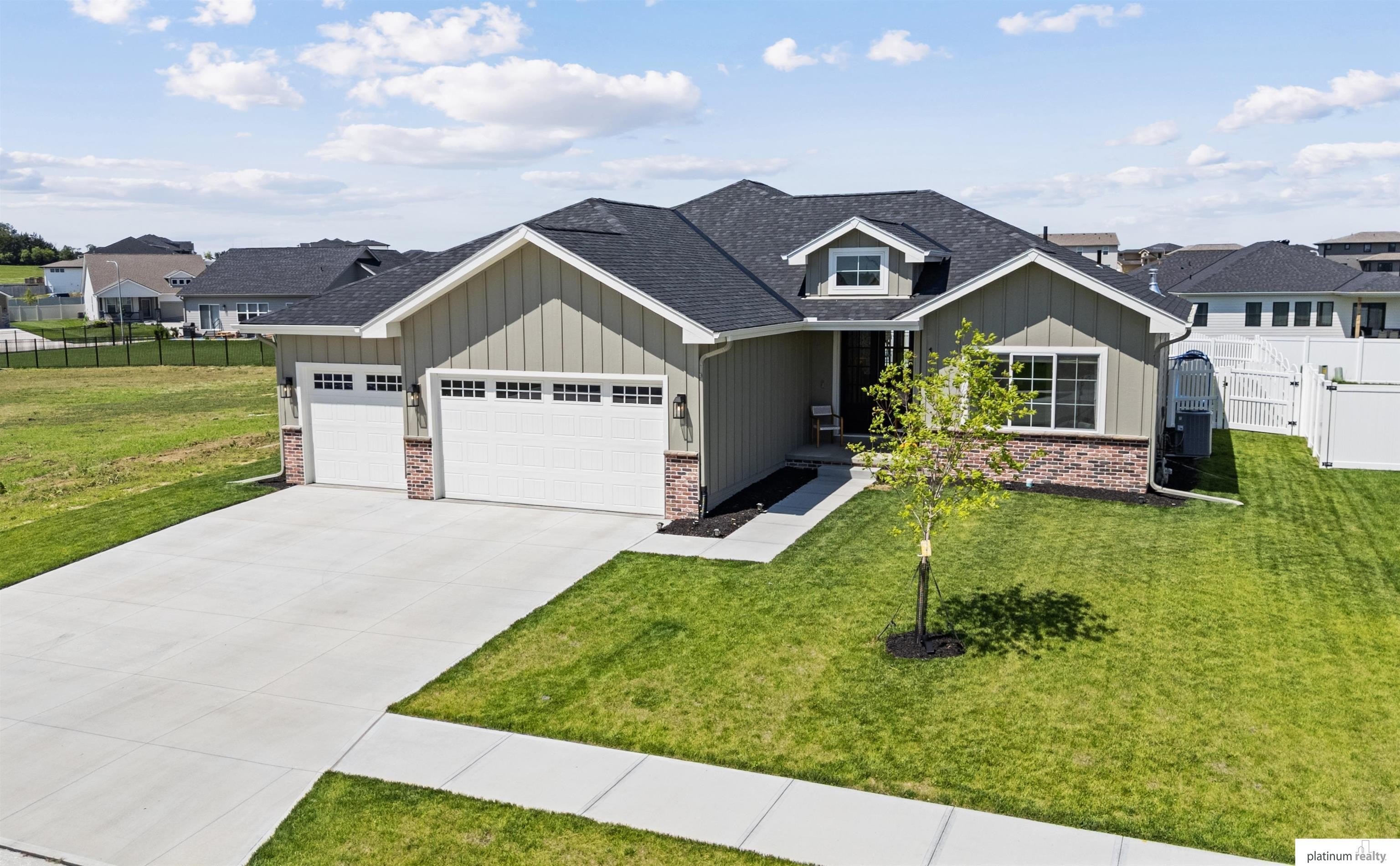 Single Family 5BR 3BA - 11704 S 119th Street, Papillion, NE