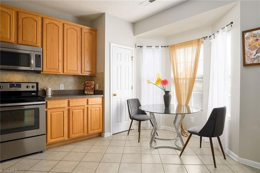 Single Family 3BR 3BA - 1604 Olivers Crossing Circle, Winston-Salem, NC
