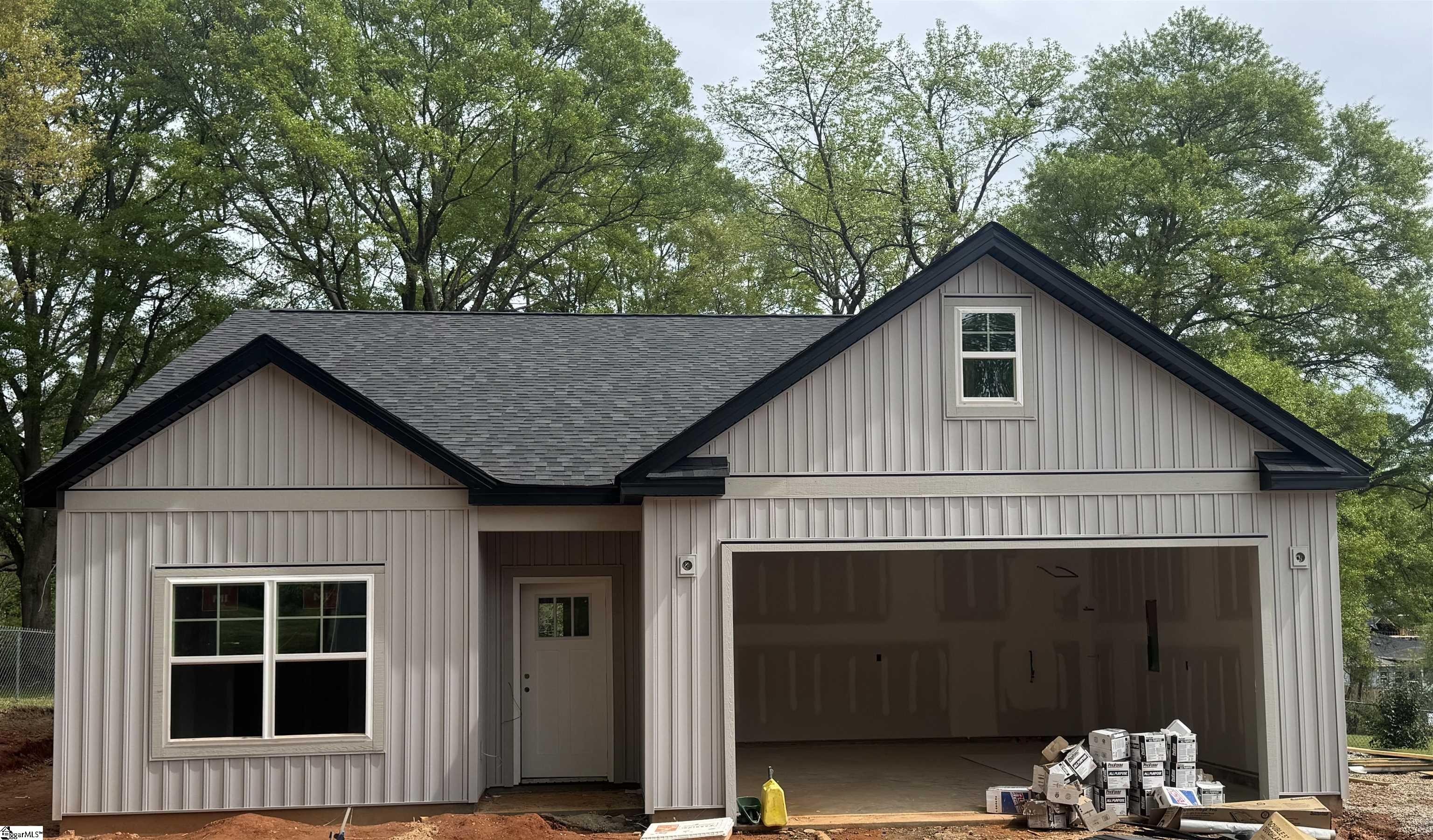 Single Family 3BR 2BA - 110 N 6th Street, Easley, SC