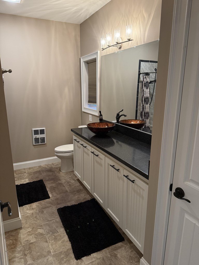 Single Family 3BR 3BA - 210 Virginia Avenue, Farmville, VA