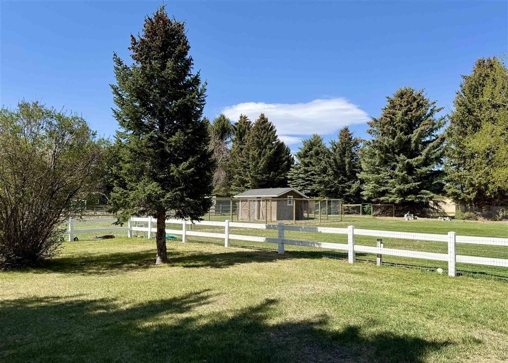 Single Family 4BR 2BA - 221 44th St N, Cody, WY