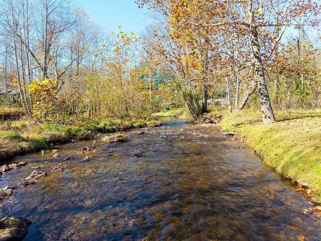 Single Family 2BR 2BA - 100 Tranquility Lane, Hayesville, NC