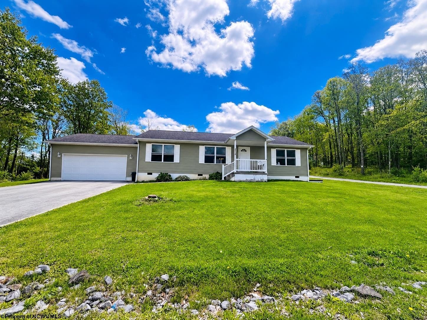 Single Family 3BR 2BA - 476 Kimberly Lane, Kingwood, WV